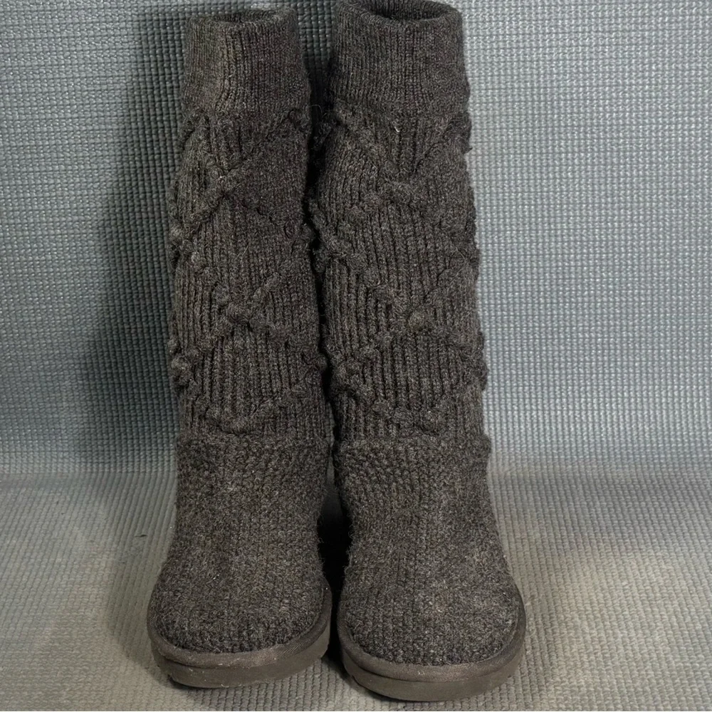 UGG Classic Argyle Knit Gray Boots Women’s Size 8 - Picture 3 of 7
